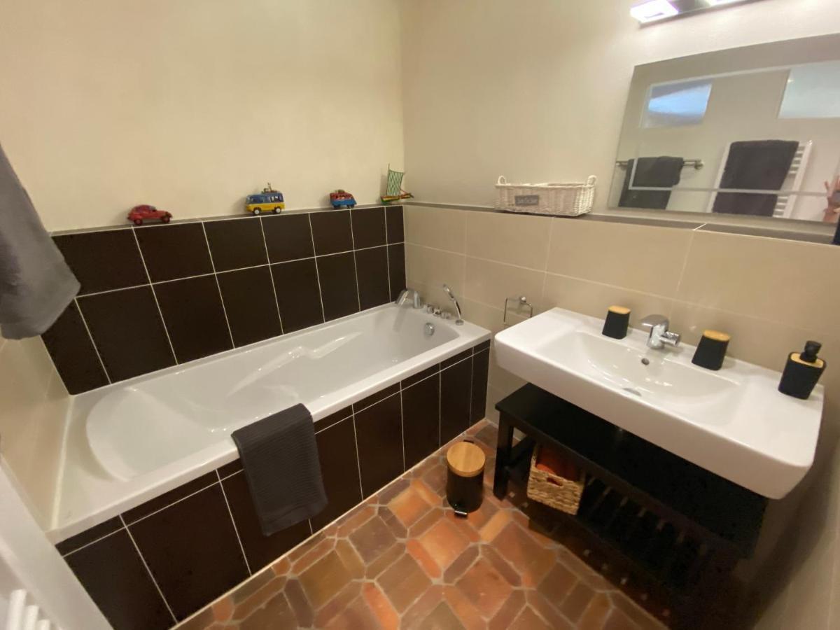 לינה וארוחת בוקר Ambon Les Loges De Yoff מראה חיצוני תמונה